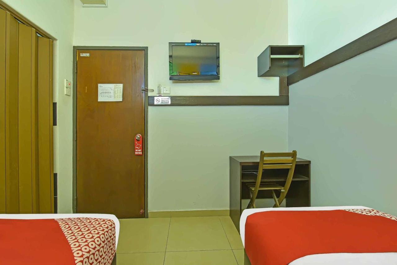 Capital O 90754 Gopeng Inn Ипох Екстериор снимка