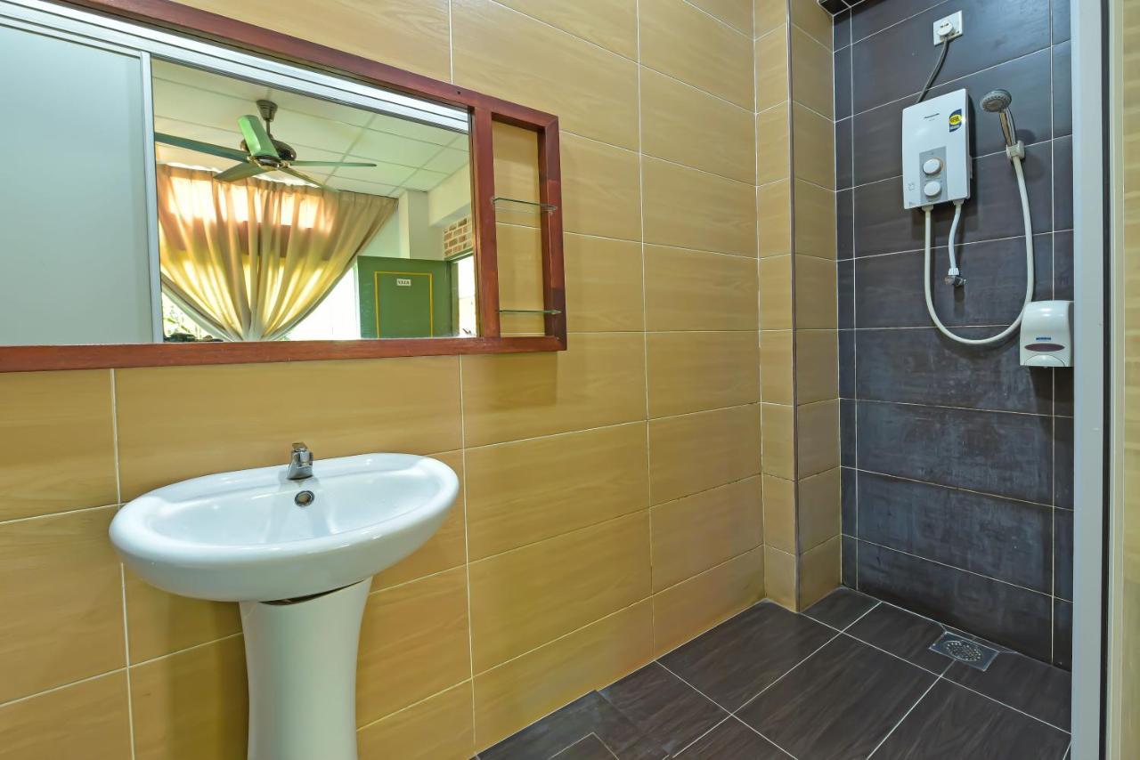 Capital O 90754 Gopeng Inn Ипох Екстериор снимка